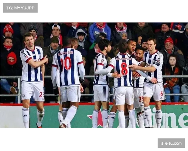 赫兰多防守位置感良好 奥萨苏纳中卫组合稳固 赫兰多防守位置感良好 奥萨苏纳中卫组合稳固